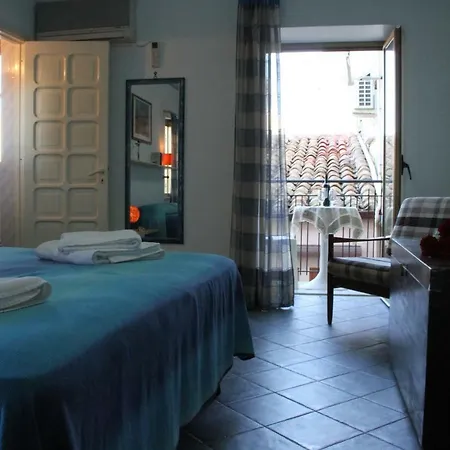 Typical Sicilian One Bedroom In The Heart Of The Historic Center Apartamento