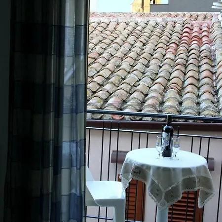 Typical Sicilian One Bedroom In The Heart Of The Historic Center Apartamento