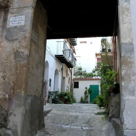 Typical Sicilian One Bedroom In The Heart Of The Historic Center *